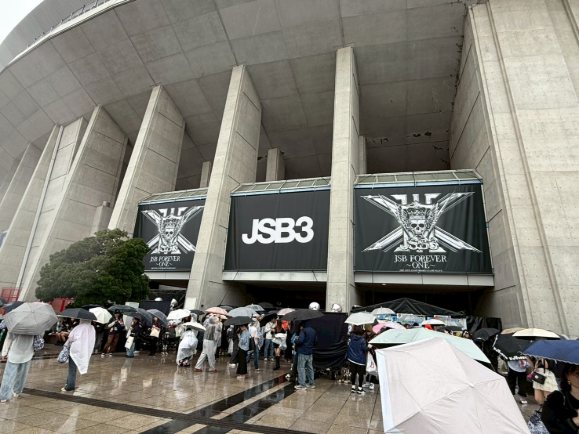 大阪にて行なわれた三代目JSBの15周年記念LIVEを観に行ってきました!!